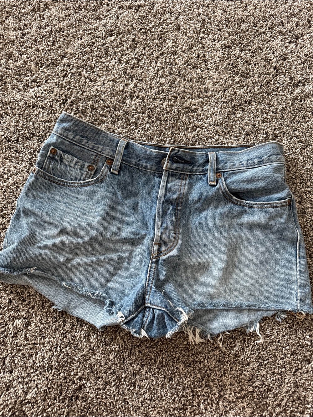 Levi’s 501 shorts size 28